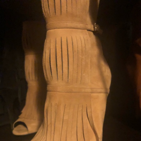 Gucci fringe Beige Becky peep toe booties size 38 - Picture 2 of 3